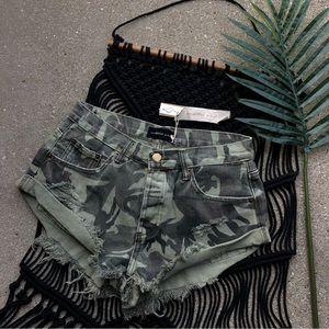 New Mustard Seed Distressed Camo Denim Shorts Size Medium